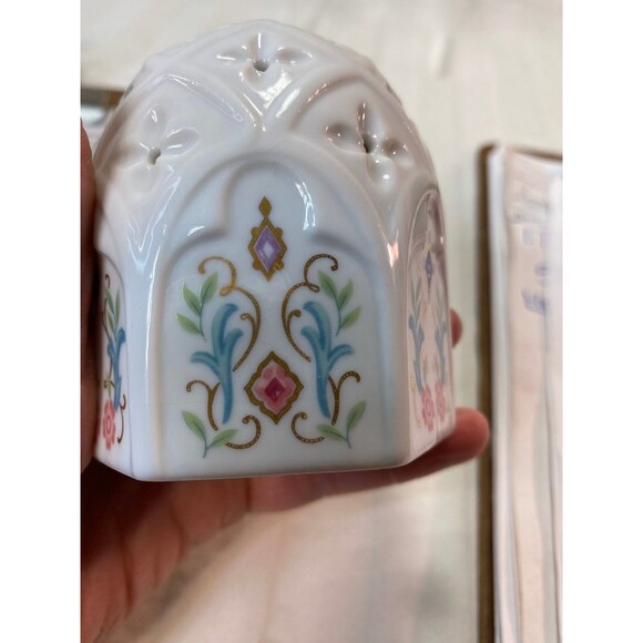 Prestige Place Venetian Collection Porcelain Hanging Potpourri Scent Holder - Picture 8 of 9